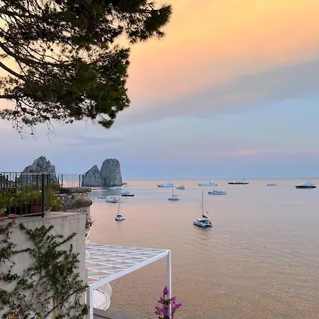 Exceptionnel Pieds Dans L'eau * Capri